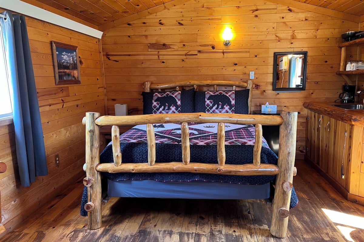 Cabin Deluxe | Màn/rèm cản sáng, trang trí khác biệt