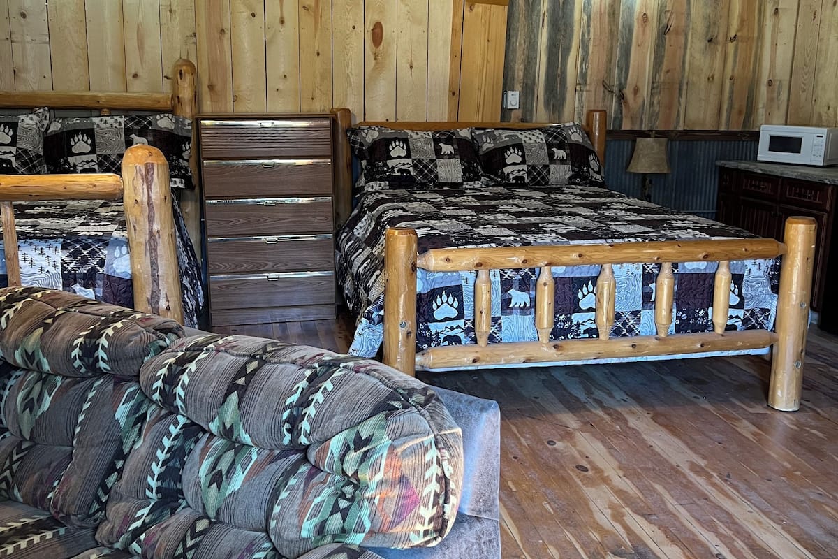 1 bedroom, individually decorated, individually furnished