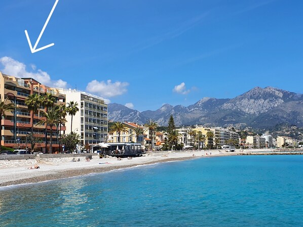 On the beach, sun loungers, beach towels - Rare - Bord de mer - Grand et Beau 2 Pièces - Vue - Terrasse + Garage Privé (Roquebrune-Cap-Martin)