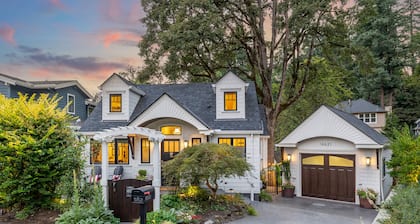 {Lake Front Fun} The Little Cottage on West Bay of Lake Oswego