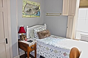 1 bedroom, Egyptian cotton sheets, premium bedding, down duvets - Hallowell Historic Rooming House (Hallowell)