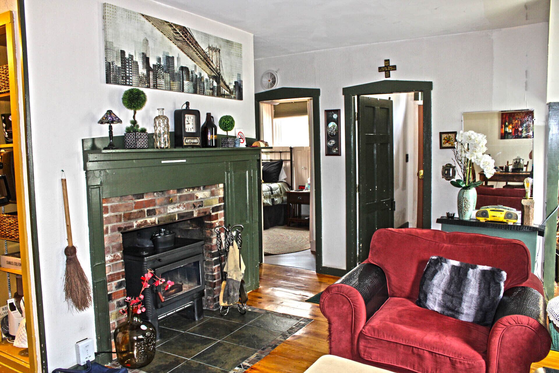 32-inch Smart TV with cable channels, Netflix, Hulu