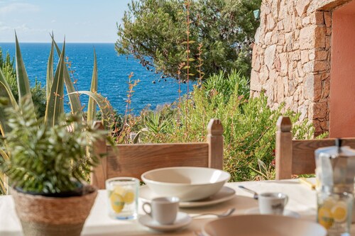 Villa in Costa Paradiso with 3 bedrooms sleeps 6