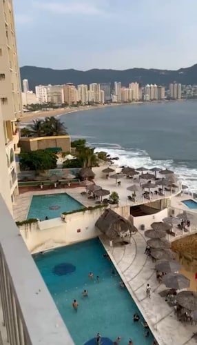 Suite VIP Frontal Twin Towers  607