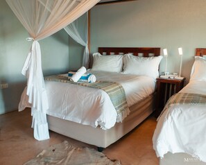Exclusive Villa | Individually decorated, individually furnished, laptop workspace - Masumu River Lodge (Binga)