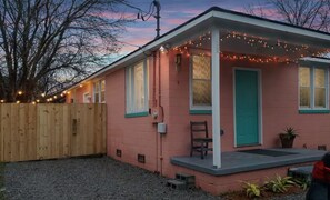 Exterior - The Bahamas House in Charleston is The Best Value you can find for a group! (North Charleston)