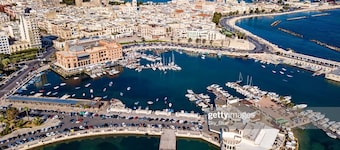 Appartamento in zona centrale adiacente al lungomare in posizione strategica.