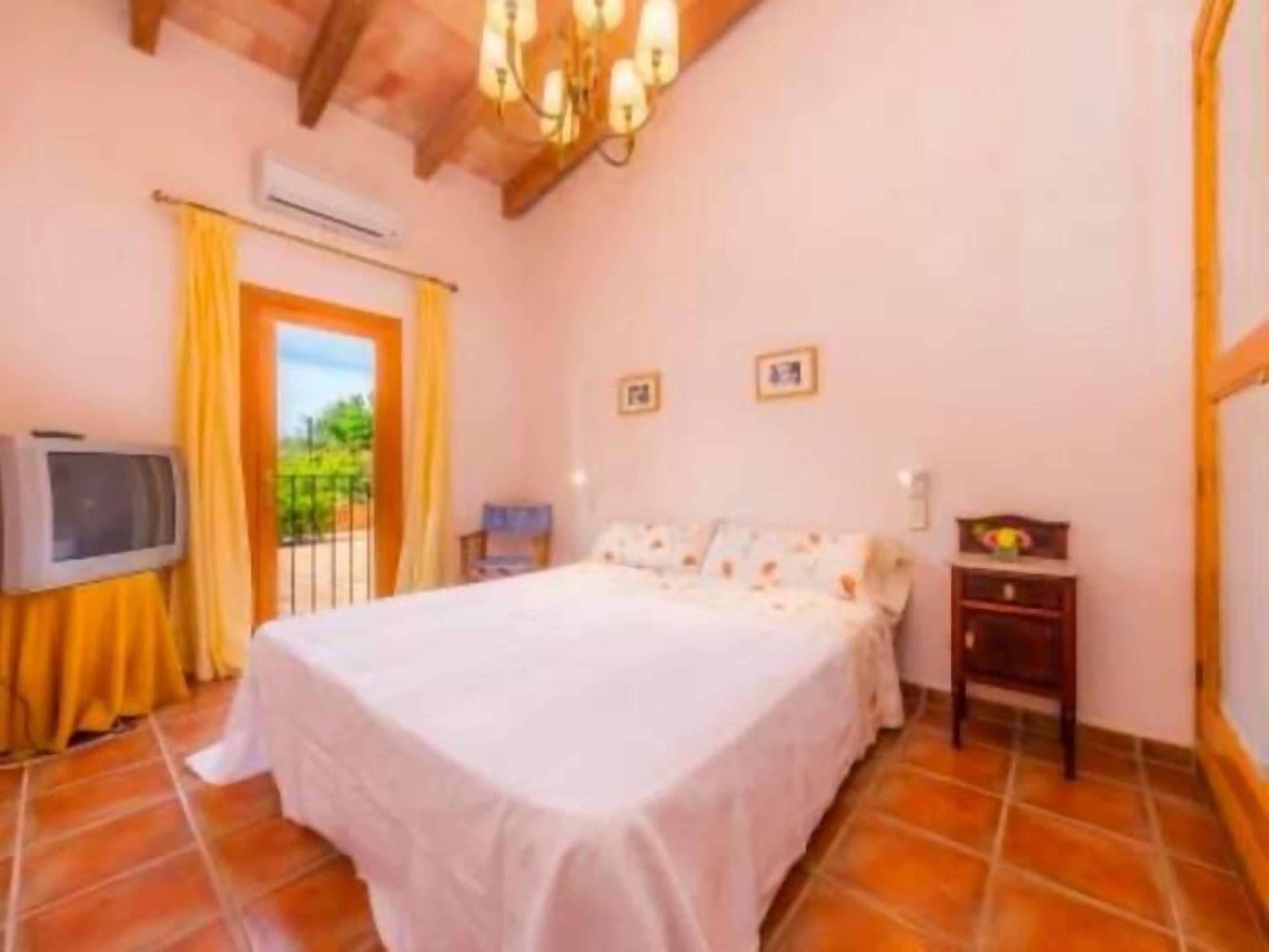 3 bedrooms, internet, bed sheets