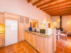 Fridge, microwave, oven, dishwasher - Villas2meet Salsinar Ses Barraques (Manacor)