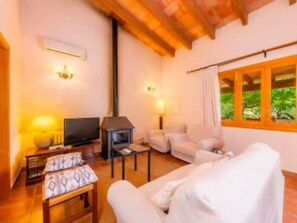 TV - Villas2meet Salsinar Ses Barraques (Manacor)