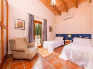 3 chambres, acc ès Internet, draps fournis