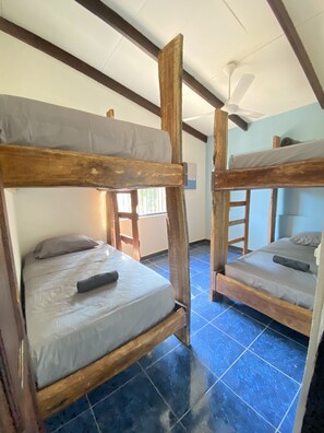 컴포트 공용 도미토리, 여성 전용 | 고급 침구, 필로우탑 침대, 무료 WiFi, 침대 시트