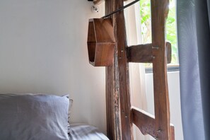 舒適共用宿舍, 僅限女士 | 高級寢具、舒適加層、免費無線上網、床單