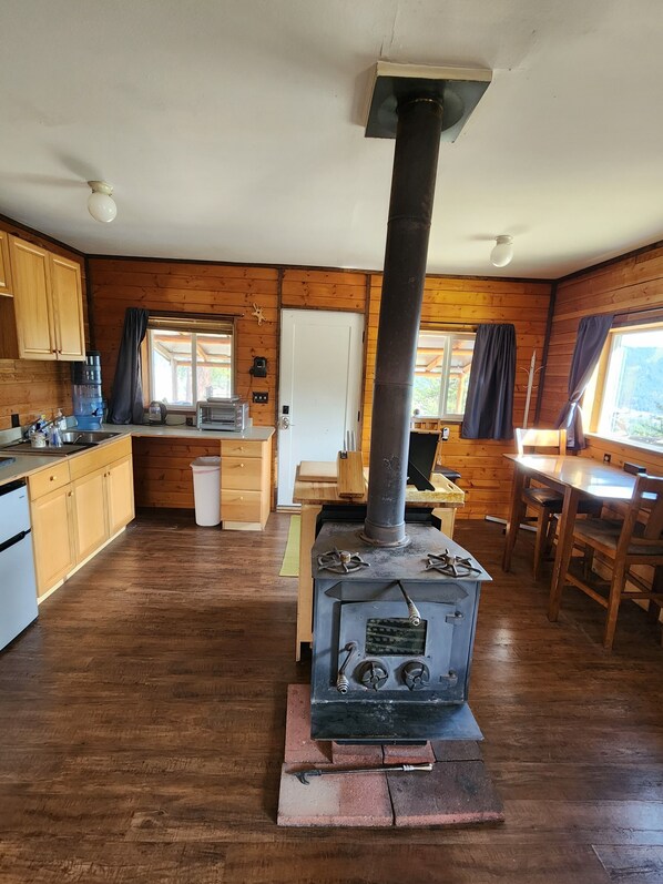 Fridge, microwave, coffee/tea maker, electric kettle