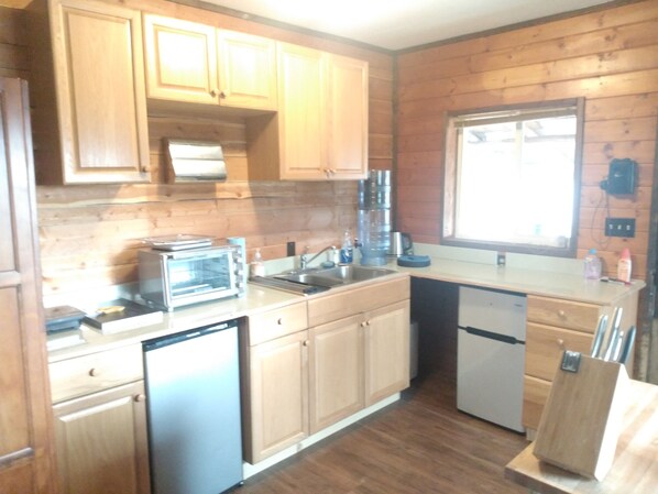 Fridge, microwave, coffee/tea maker, electric kettle