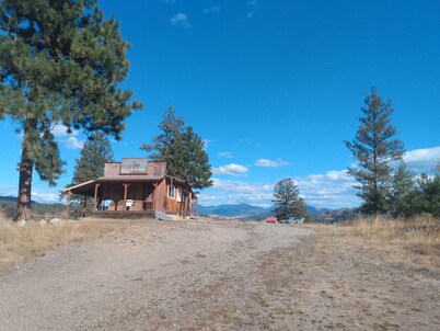 Secluded Lookout Cabin Hovering Above Town of Republic