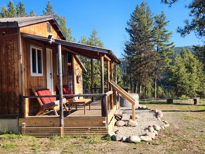 Secluded Lookout Cabin Hovering Above Town of Republic