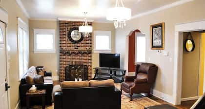 Private House 1 Mile from Downtown NEWLY RENOVATED