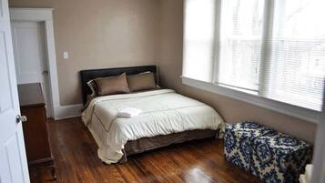 5 bedrooms, iron/ironing board, WiFi, bed sheets