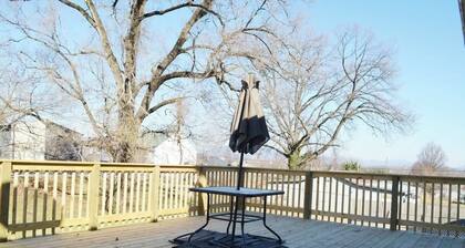 BRAND NEW DOWNTOWN HOUSE SLEEPS 5 HIGH END LUXURY