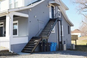 Exterior - COZY PRIVATE 3 BEDROOM APARTMENT HIGH END SLEEP 6 (Roanoke)