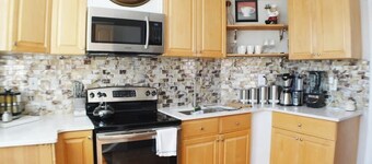 COZY PRIVATE 3 BEDROOM APARTMENT HIGH END SLEEP 6