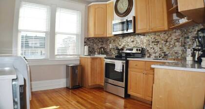 COZY PRIVATE 3 BEDROOM APARTMENT HIGH END SLEEP 6