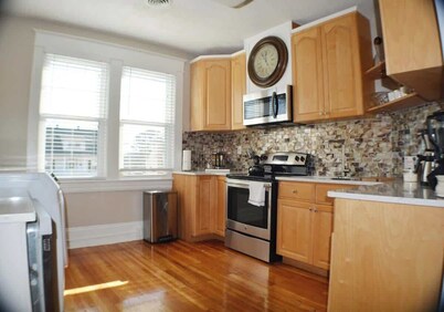 COZY PRIVATE 3 BEDROOM APARTMENT HIGH END SLEEP 6