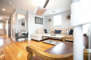 TV - Private Hilltop House in Central Downtown Roanoke (Roanoke)