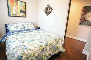2 chambres, fer et planche à repasser, Wi-Fi, draps fournis