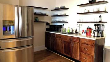 Fridge, microwave, dishwasher, coffee/tea maker