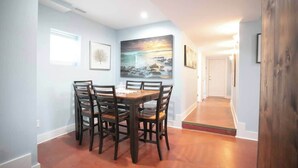 Dining - PRIVATE INDUSTRIAL LOFT IN DOWNTOWN BRAND NEW (Roanoke)