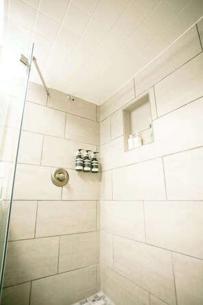 Douche, sèche-cheveux