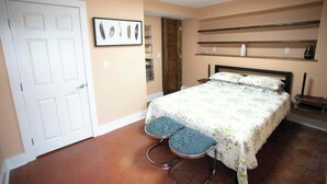 Room - PRIVATE INDUSTRIAL LOFT IN DOWNTOWN BRAND NEW (Roanoke)