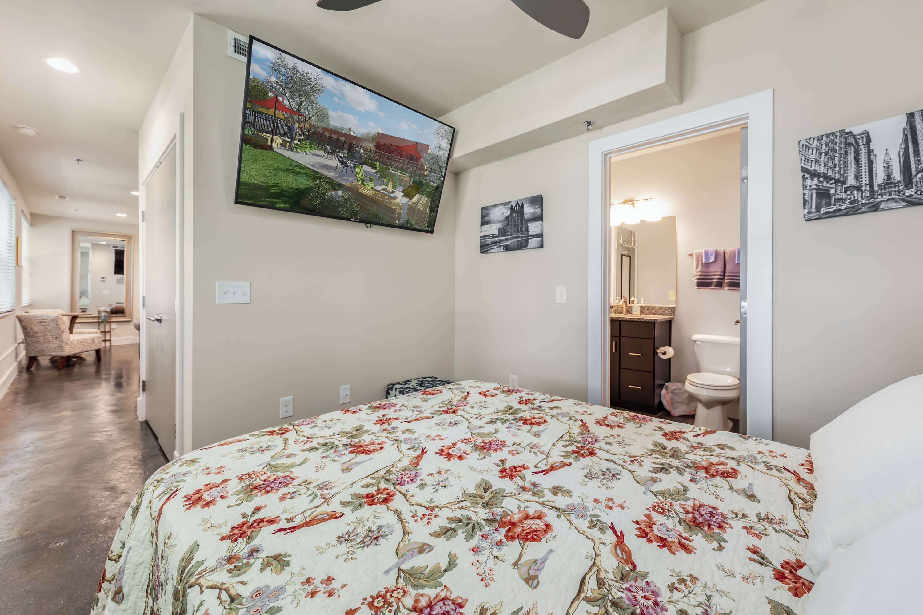 2 bedrooms, desk, iron/ironing board, WiFi