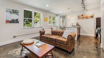 TV, fireplace, offices