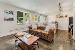 TV, fireplace, offices