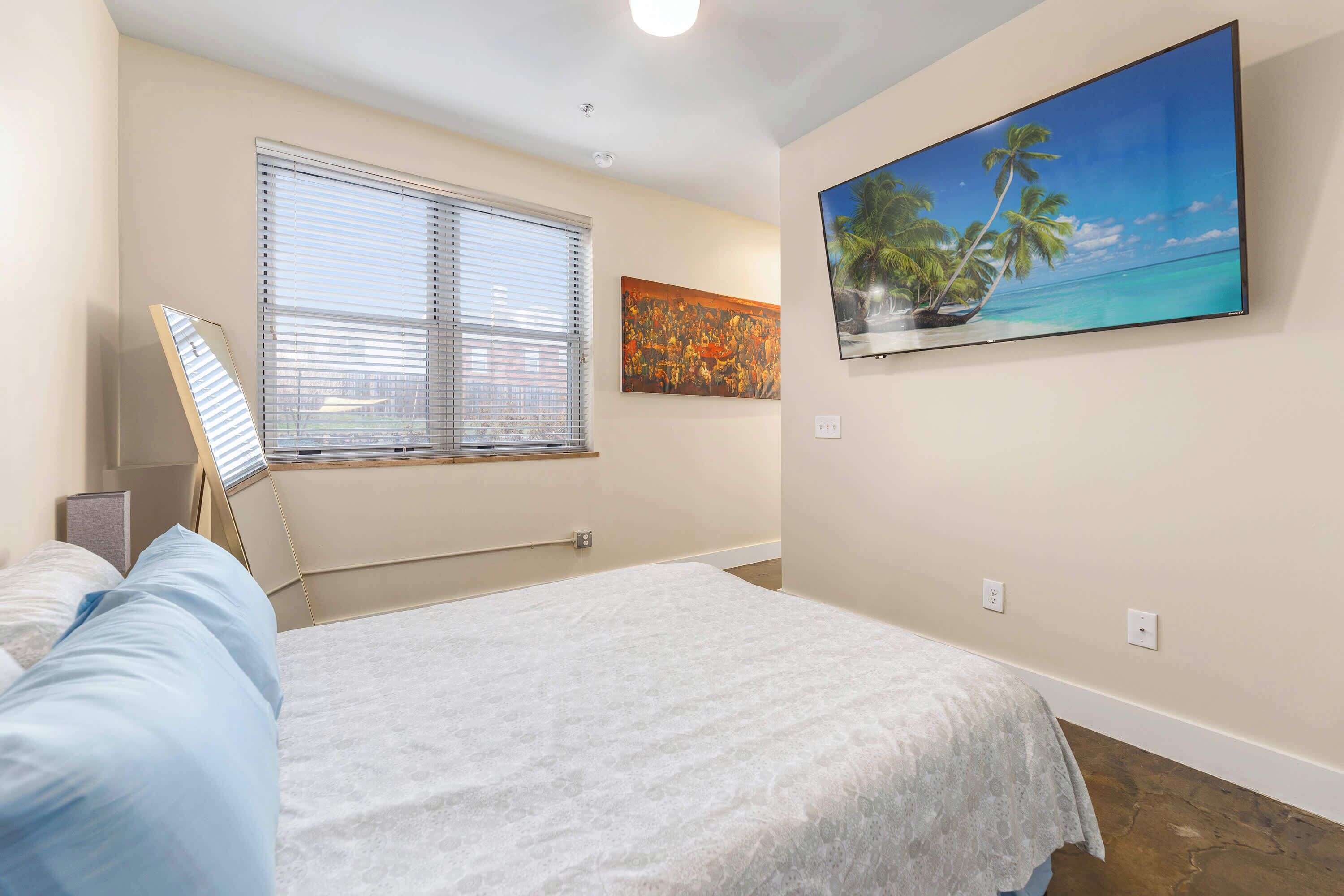 2 bedrooms, desk, iron/ironing board, WiFi