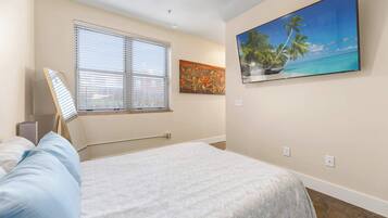2 bedrooms, desk, iron/ironing board, WiFi
