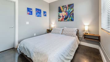 2 habitaciones, escritorio, tabla de planchar con plancha y wifi