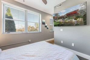 2 bedrooms, desk, iron/ironing board, WiFi - The West End Flats (Roanoke)