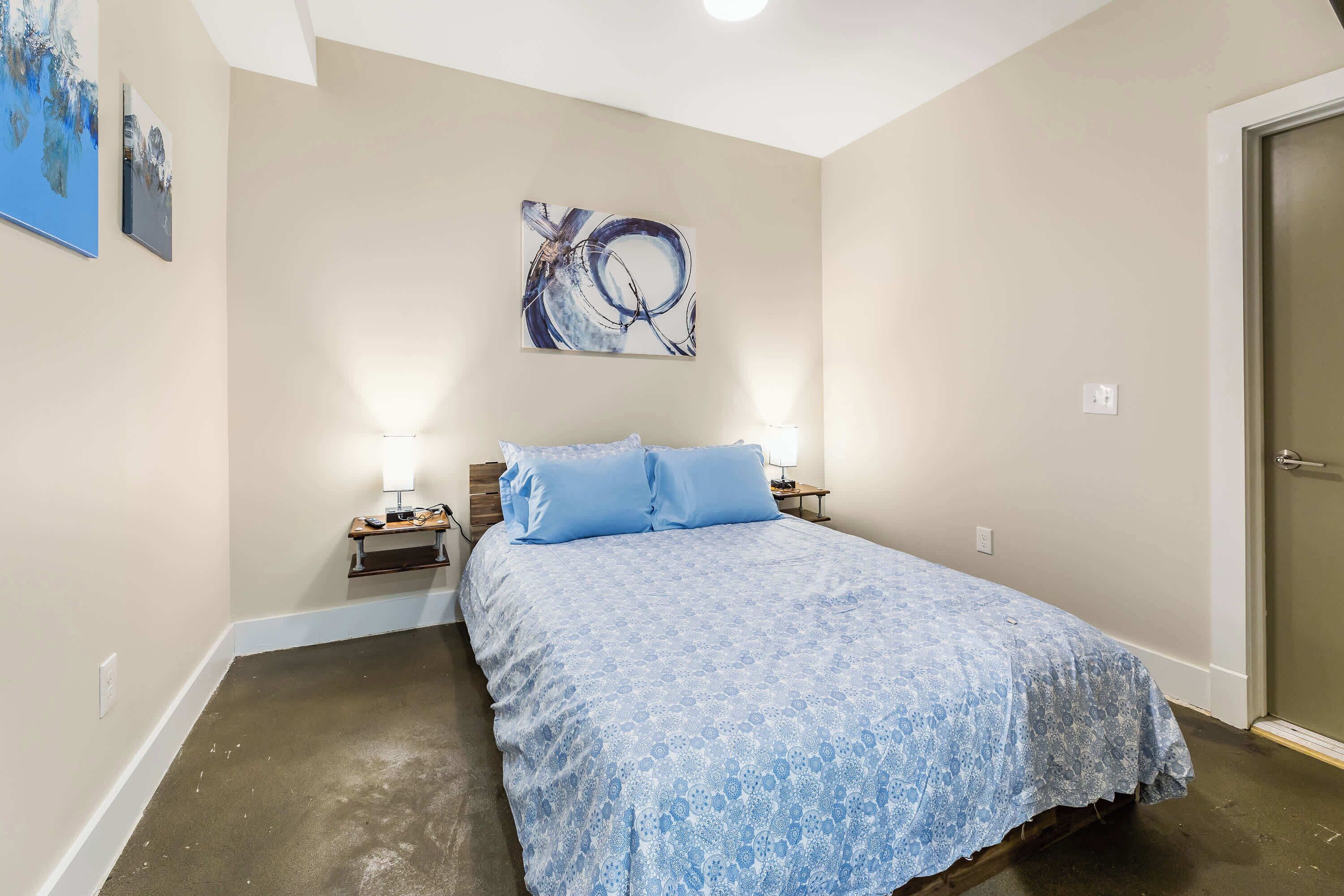 2 bedrooms, desk, iron/ironing board, WiFi