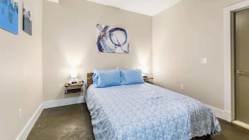 2 bedrooms, desk, iron/ironing board, WiFi