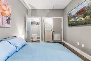 2 slaapkamers, een bureau, een strijkplank/strijkijzer, wifi