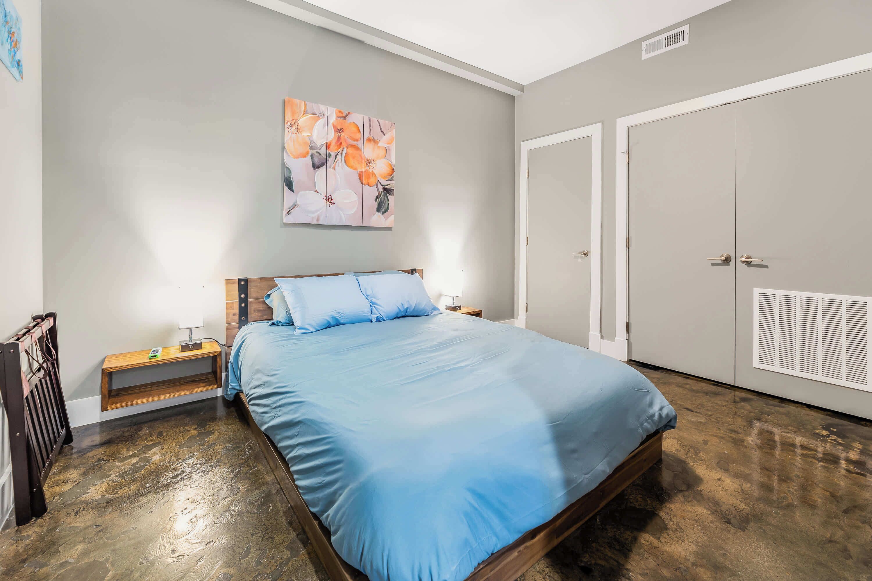 2 bedrooms, desk, iron/ironing board, WiFi