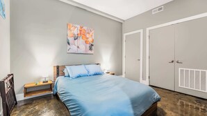 1 bedroom, desk, iron/ironing board, WiFi - The West End Flats (Roanoke)