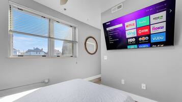 2 bedrooms, desk, iron/ironing board, WiFi