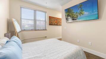 1 bedroom, desk, iron/ironing board, WiFi