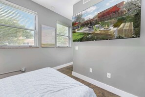 2 bedrooms, desk, iron/ironing board, WiFi