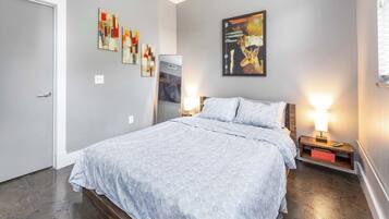 2 bedrooms, desk, iron/ironing board, WiFi